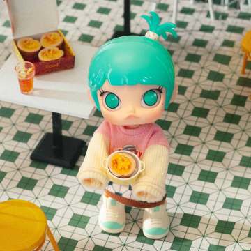 Molly Little Foodie Twelfths Action Figure - Image 5
